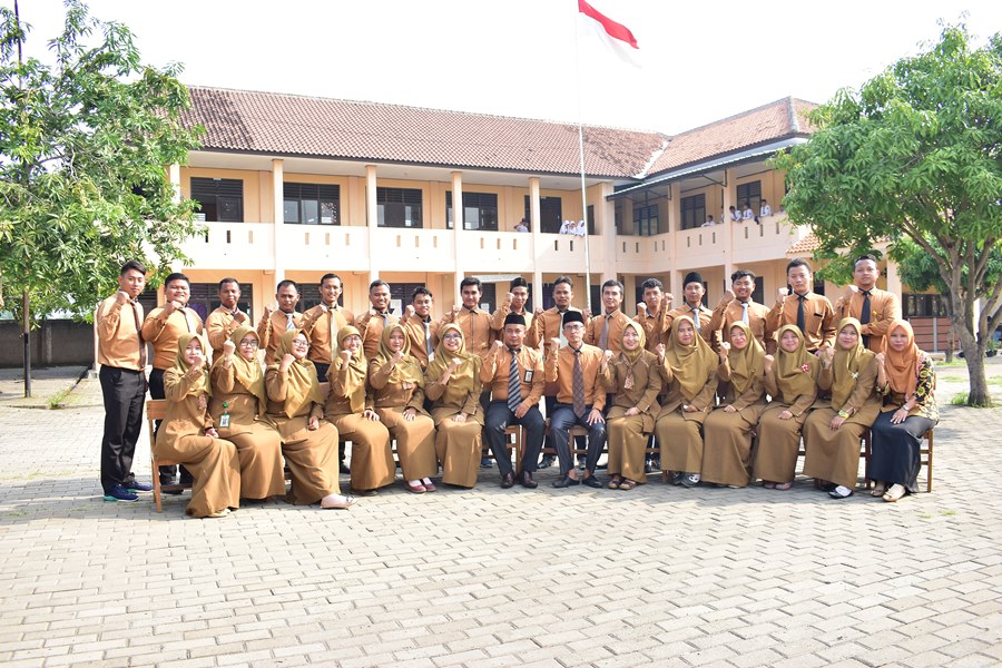 DEWAN GURU